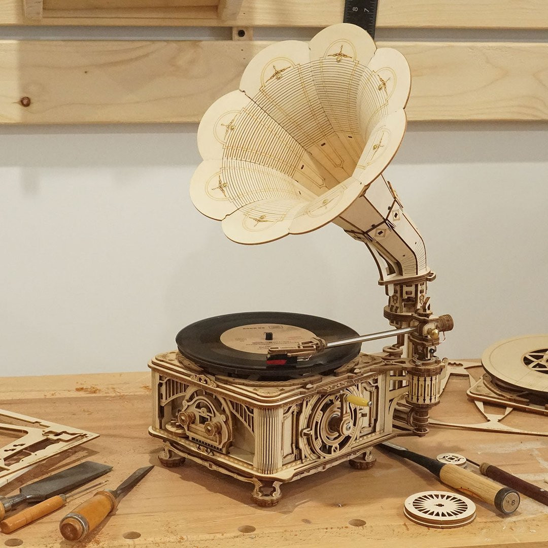 Classical gramophone (Hand rotate mode)