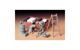 1/35 German Engine Maintenance Crew