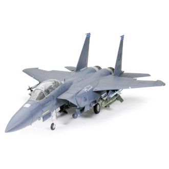 1/32 Boeing F-15E Strike Eagle with Bunker Buster