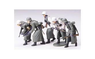 1/35 German Assault Infantry with Winter Gear