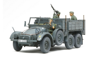 1/35 German 6x4 Krupp Person Carrier with 3 Figures
